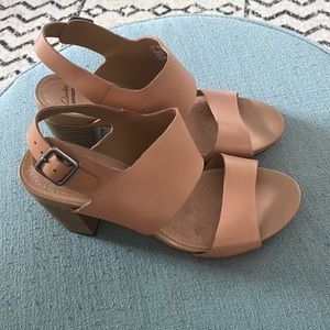 Clarks Collection Cushion Soft Block Heel Tan Leather Sandals New Size 8 - Read